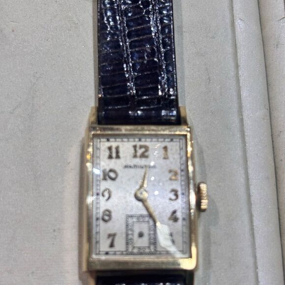 Vintage Hamilton 14K Yellow Gold Watch – Caliber 982M (Circa 1940s–50s) - Picture 3 of 9